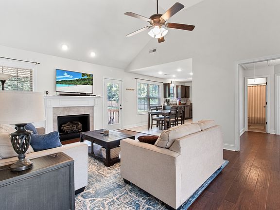4th image of 1009 Charles Thomas Dr