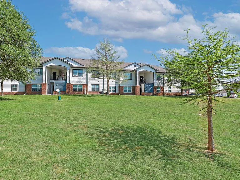 Worthington Point Apartments — Photo 19