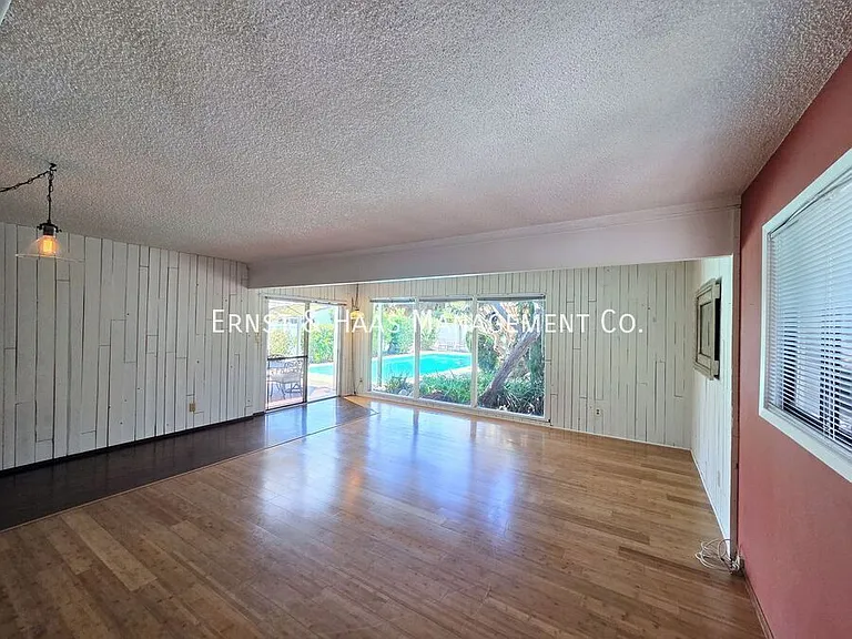 2080 Senasac Ave — Photo 6