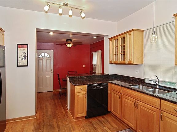 4th image of 1137 N Menard Ave