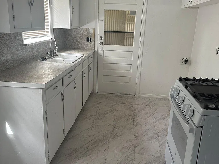 1521 Mallard Dr — Photo 3
