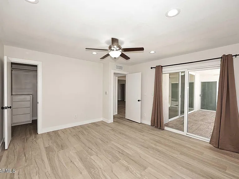 4111 N 87th Pl — Photo 32