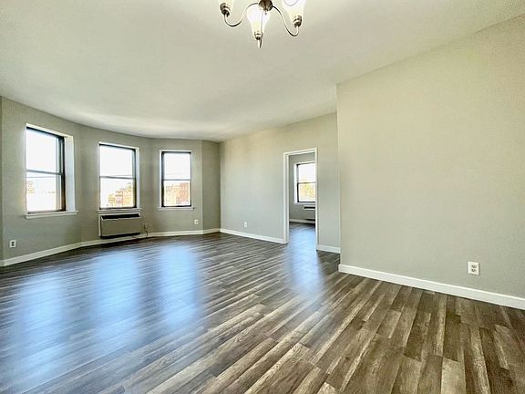 4th image of 43 Van Wagenen Ave APT 4B
