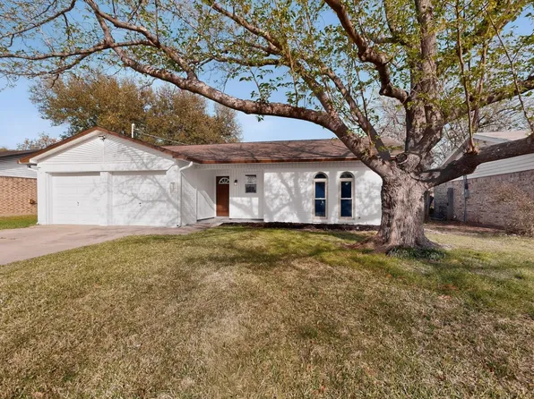 6820 Mickey Dr, Watauga, TX 76148