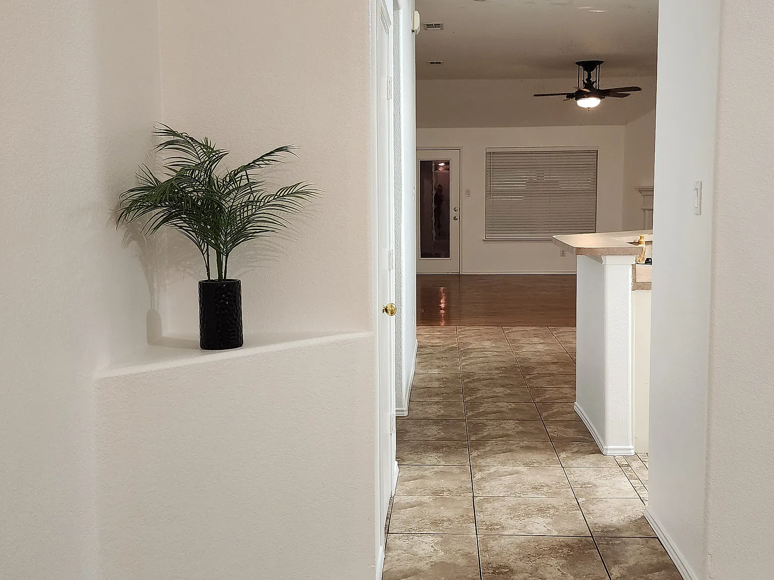 3 bed, 1948 sqft, $2,300 — Photo 2