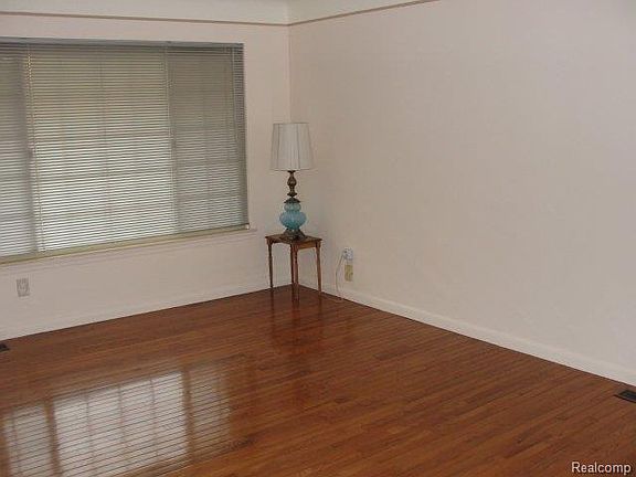 2nd image of 32849 Hees St