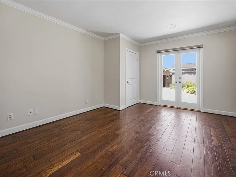 1840 Temple Hills Dr — Photo 36