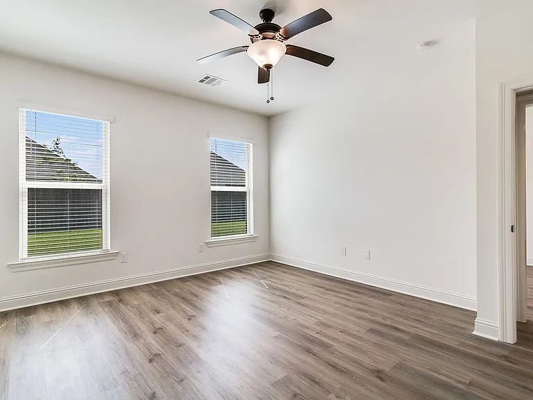 209 Mintmere Ln — Photo 9
