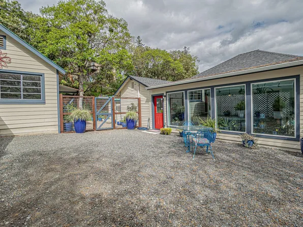 1203 4th Ave, Gold Hill, OR 97525