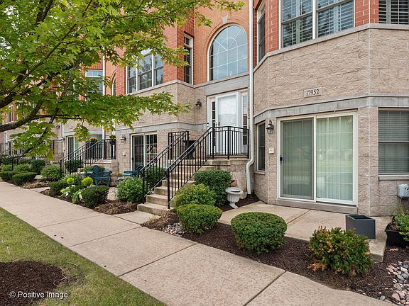2nd image of 17952 Fountain Cir