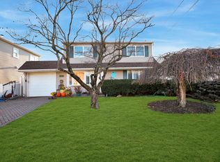 891 Washington Ave, Westbury, NY 11590
