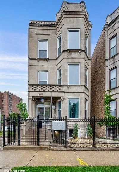 4941 S Champlain Ave #3 — Photo 1