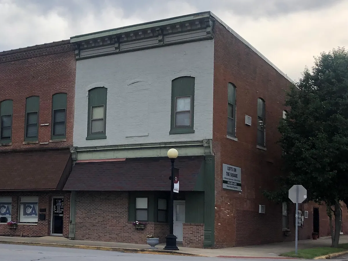 Building Photo - 110 N Spring St
