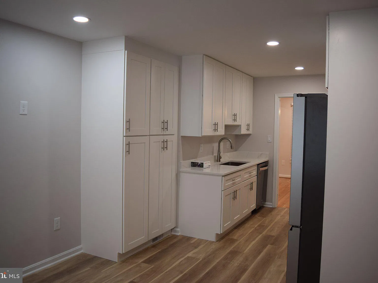 3 bed, 4.0 bath, 2172 sqft, $3,795 — Photo 3