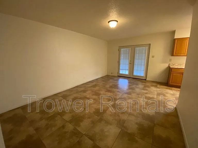 2620 Cambridge St — Photo 9