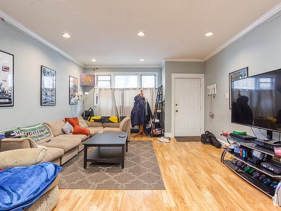 3rd image of 3336 N Sheffield Ave #1B