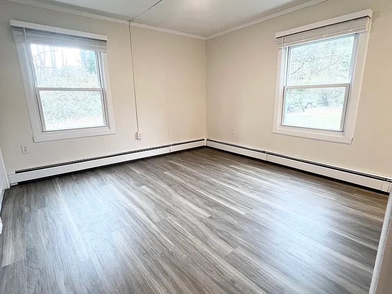 Master bedroom (view from the hall)