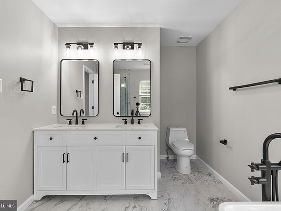 4th image of 7710 English Oak Cir Unit 13