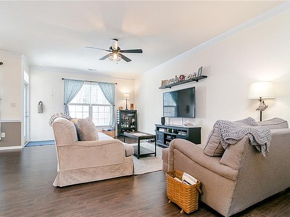 5th image of 441 Green Meadow Dr