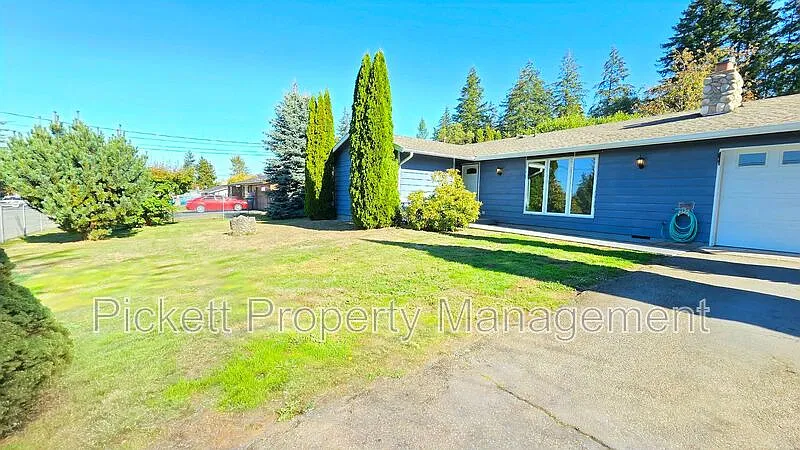 3 bed, 2.0 bath, 1100 sqft, $2,400 — Photo 3