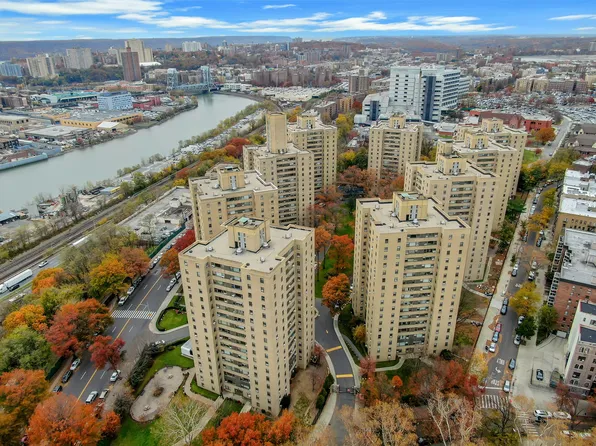 1 Fordham Hill Oval image 33 of 43