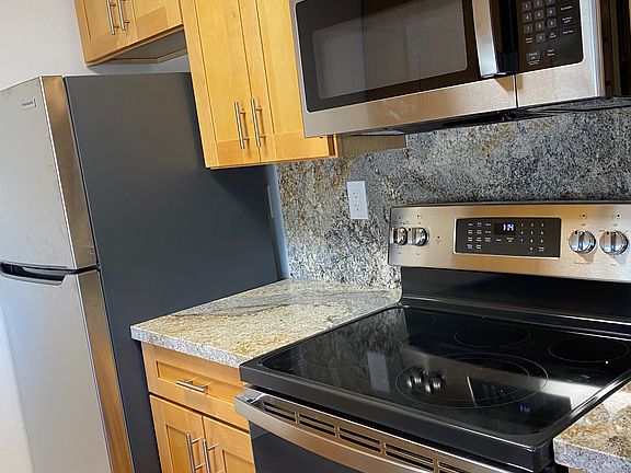 5th image of 645 Rollins Rd APT 2