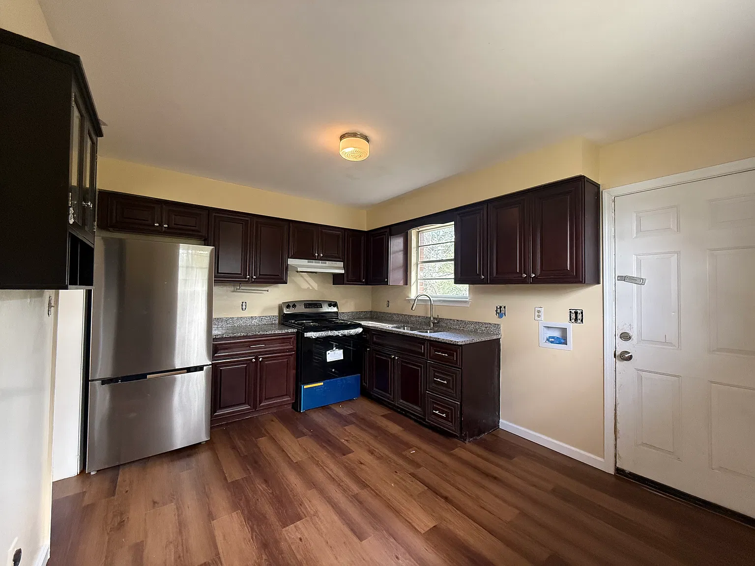 2 bed, 750 sqft, $1,500 — Photo 3