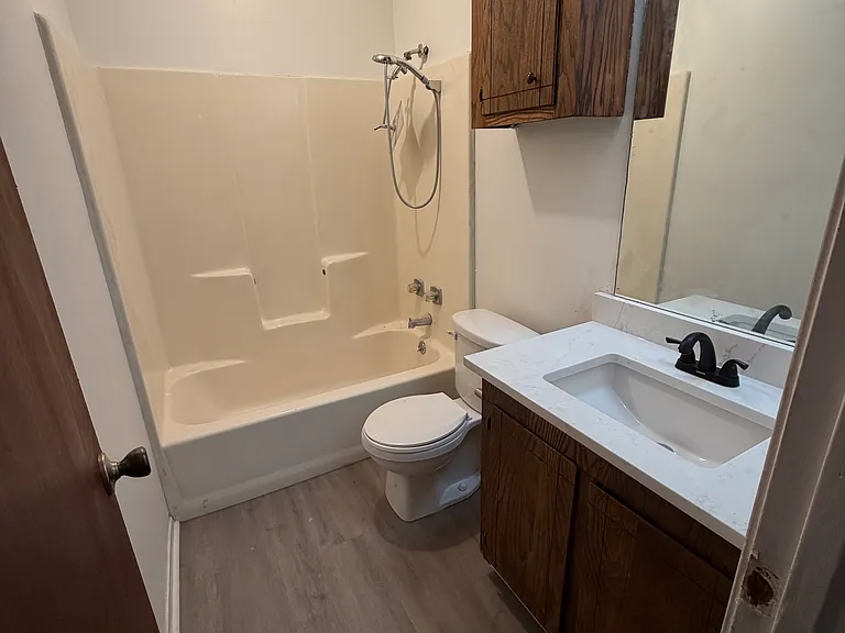 129A Meadowwood Dr #A — Photo 4