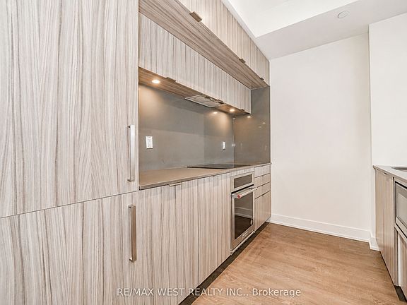 3rd image of 80 Vanauley St #203
