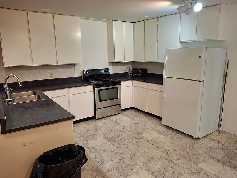 4500 NW McLoughlin Dr — Photo 3