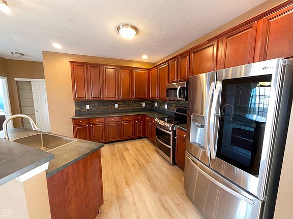 2nd image of 2131 Foxglove Dr