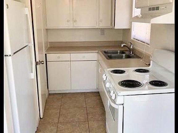 2nd image of 407 SW 18th Ave