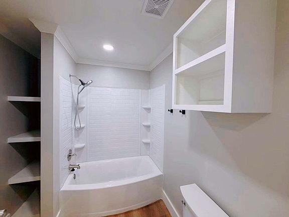 4th image of 4025 Louisiana Ave