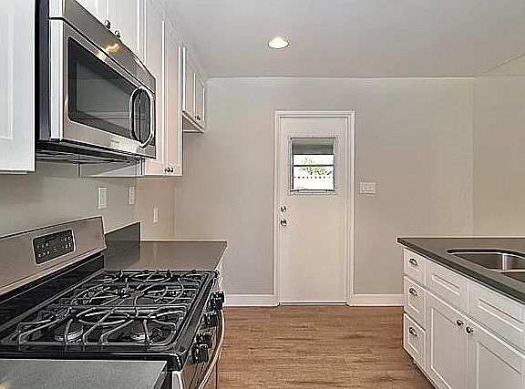 5th image of 22907 Sherman Way