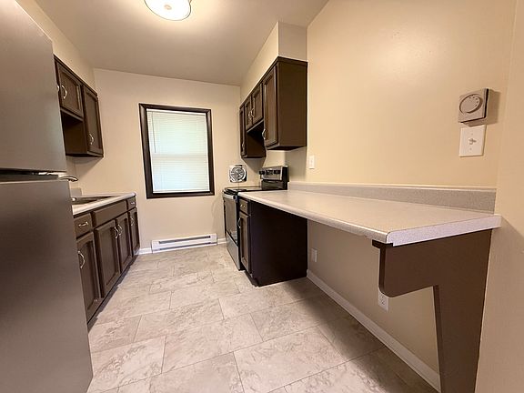 5th image of 989 Main St #2