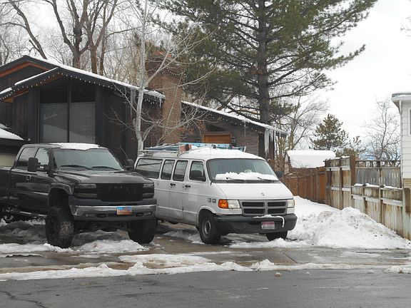 3rd image of 820 E Harwood Ln