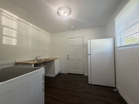 4th image of 202 Turner St