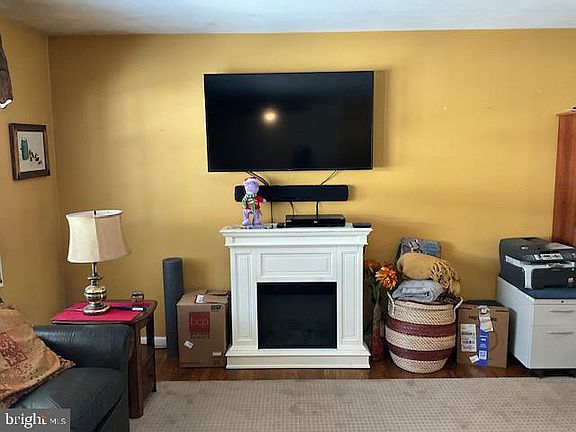 3rd image of 16140 Kenny Rd