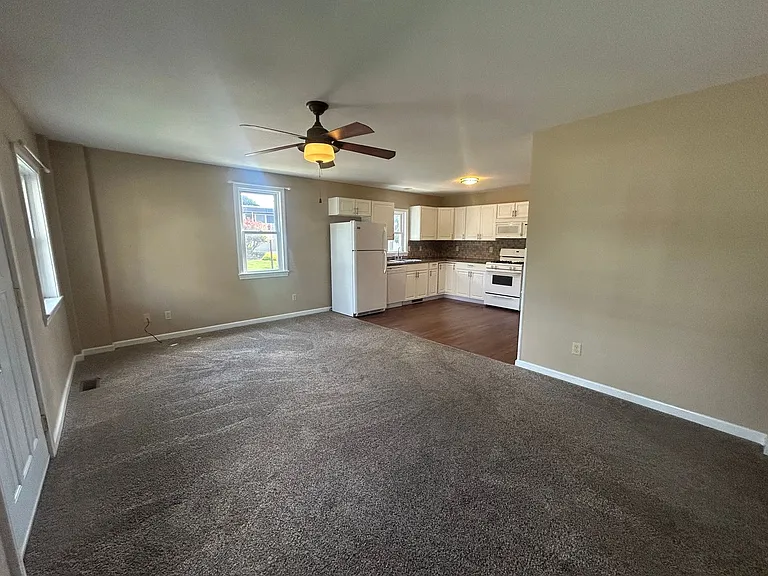 61 Columbia Ave — Photo 4