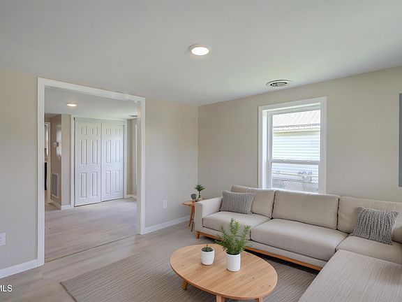 3rd image of 2304 Ashwood Ave