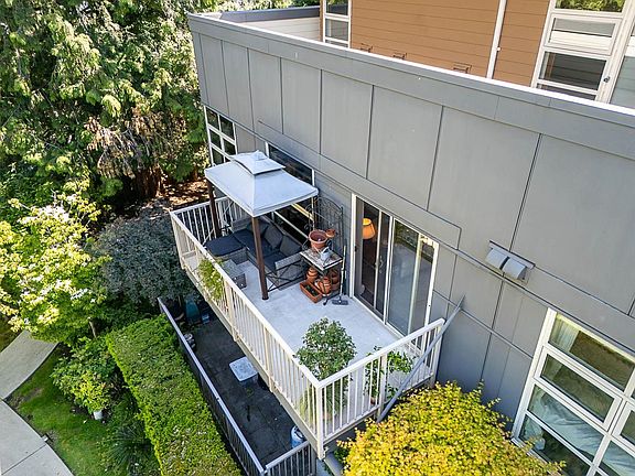 5th image of 2832 Capilano Rd #206