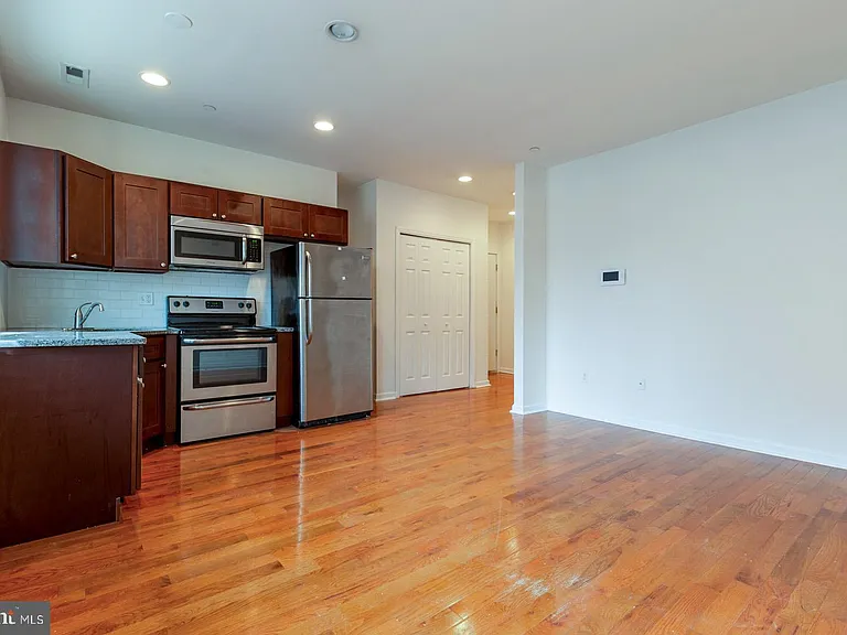 1429 Poplar St #1A — Photo 6