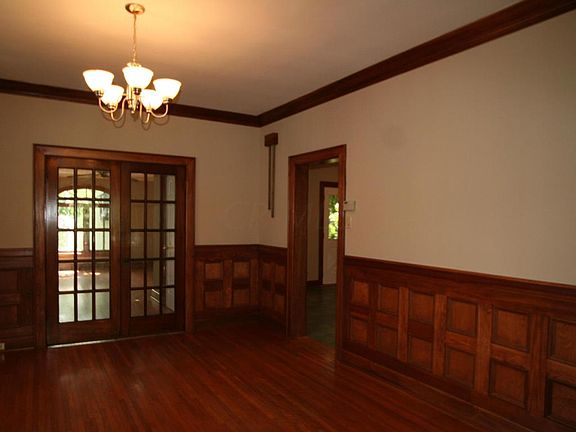 5th image of 101 W Lincoln Ave