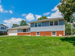 1027 E Marshall St, Morton, IL 61550