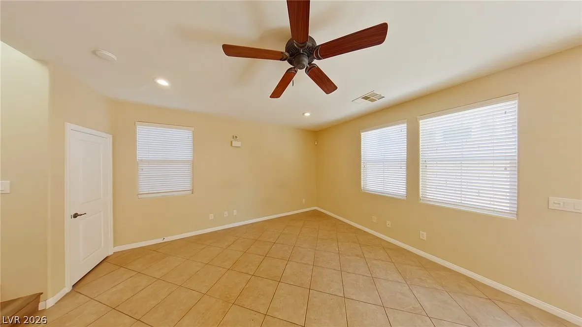 3 bed, 2.5 bath, 1648 sqft, $1,995 — Photo 3