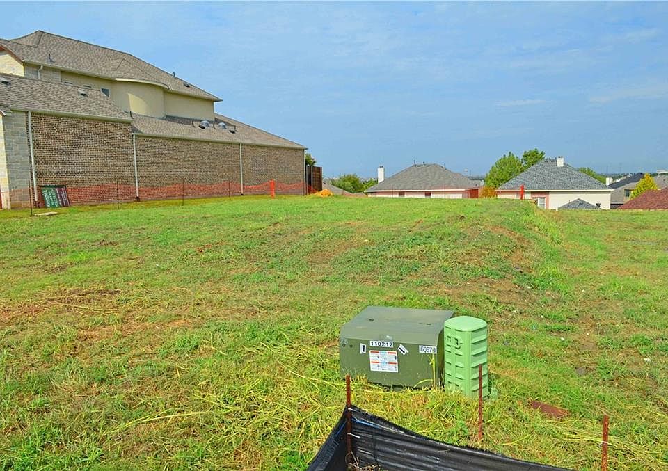 1st image of 6621 Saxony Ct