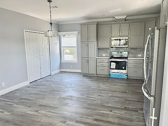 3rd image of 31427 Avenue C
