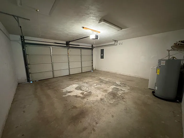 460 Merlin Ct — Photo 21