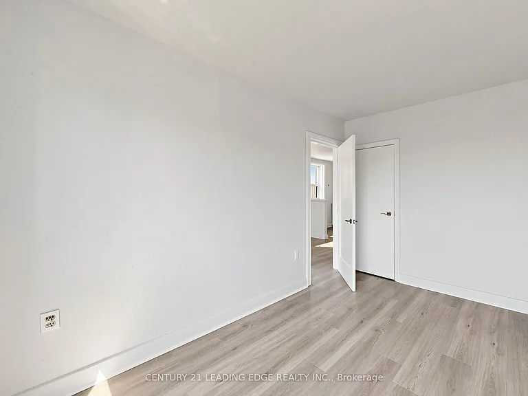 18 Brock St W #3 — Photo 20