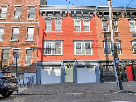 5th image of 122 Jefferson St #A